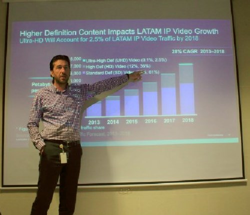 Lucas Olocco durante la presentación del Cisco VNI en Buenos Aires.