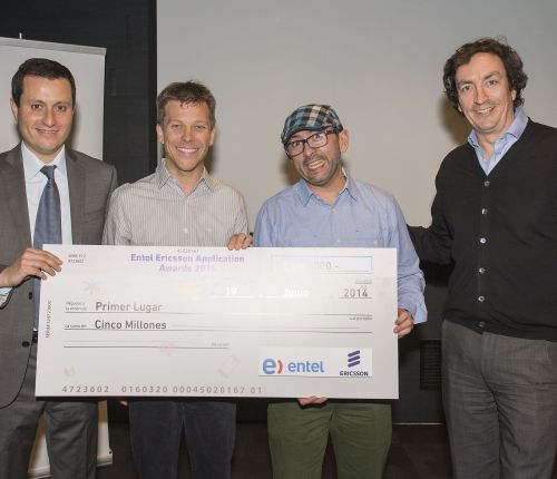 Los ganadores junto con representantes de Entel y Ericsson.